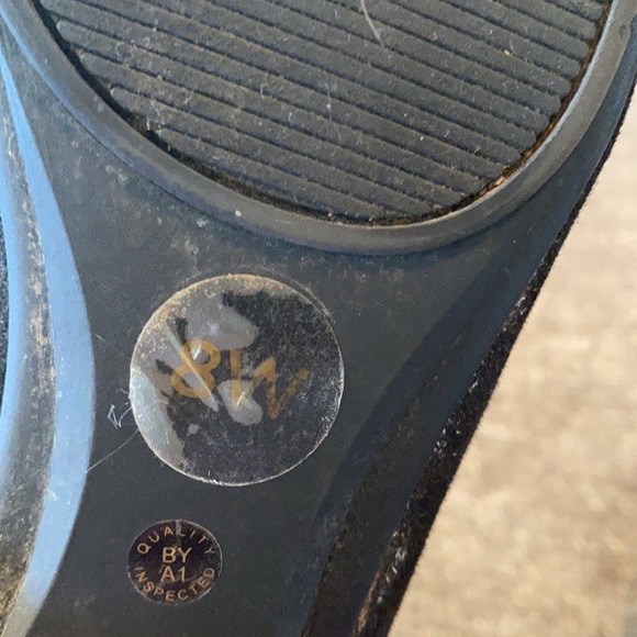 East 5th women’s black flats; size 8 wide - Picture 7 of 9